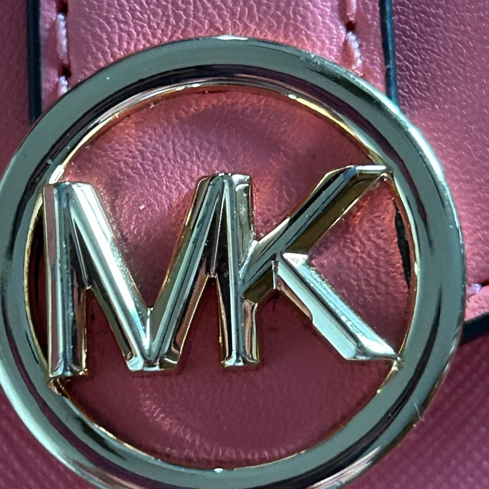 Michael Kors Trifold Medium Wallet New Without Tags Never Used Grapefruit - Picture 8 of 8